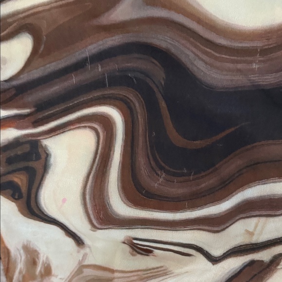 PrettyLittleThing Abstract Pattern Flared Pants - Picture 3 of 3